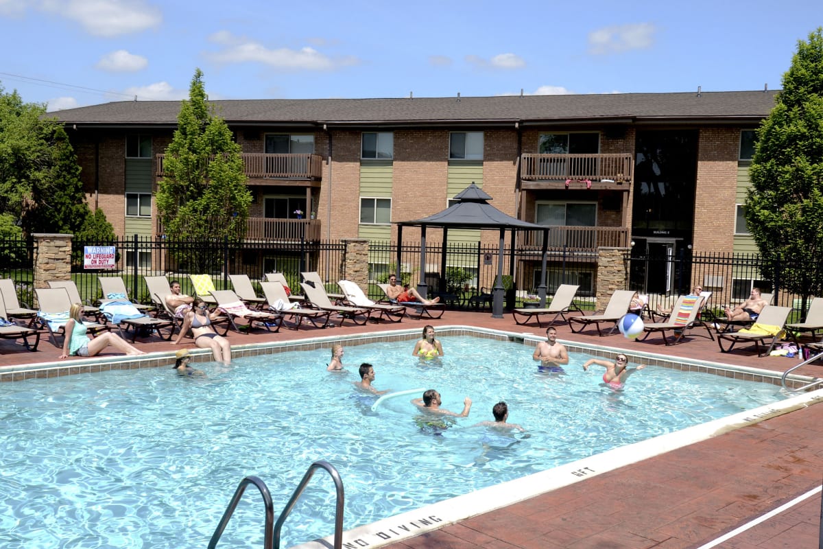 Photos of Berrytree Apartments near Michigan State University East